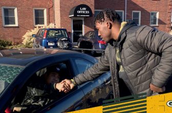 Packers players gift coats to those in need - Packers.com