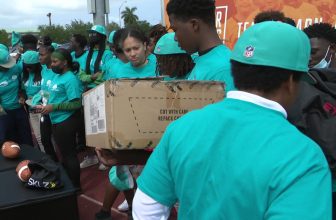 Miami Dolphins Surprise North Miami Senior High School Girls’ Flag Football Team With New Gear – CBS Miami
