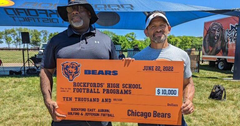 Bears donate $10K to RPS 205 football programs | Sports