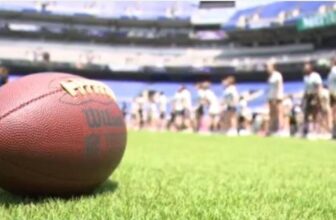 Girls' flag football clinic takes over M&T Bank Stadium: 'I love playing flag football'