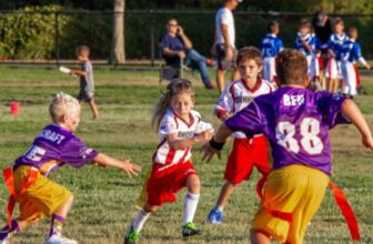 Flagging coed fun: Youth flag football league in La Jolla is lacing up for second season