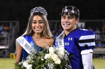 Destin High crowns homecoming king and queen