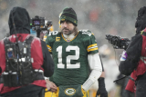 Aaron Rodgers throws football at high schooler who taunted him